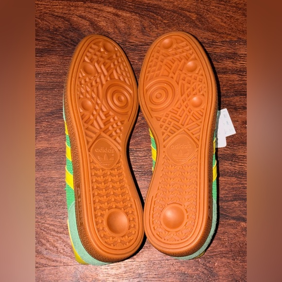 Adidas size 11 - Picture 14 of 14